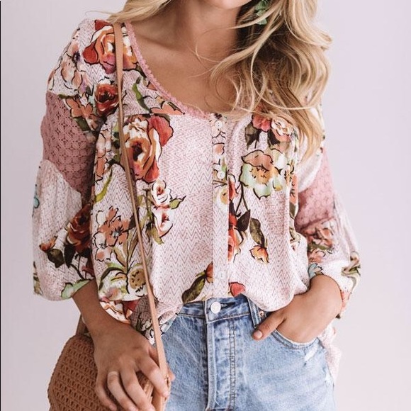 Pink lace and floral blouse - Picture 1 of 5